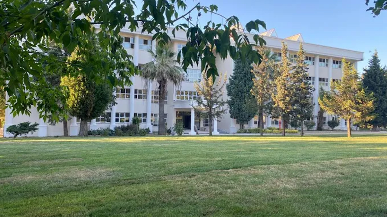 KOSTÜ’den akademik ilan düzeltmesi: Profesör kadrosu Dr. Öğretim Üyesi oldu