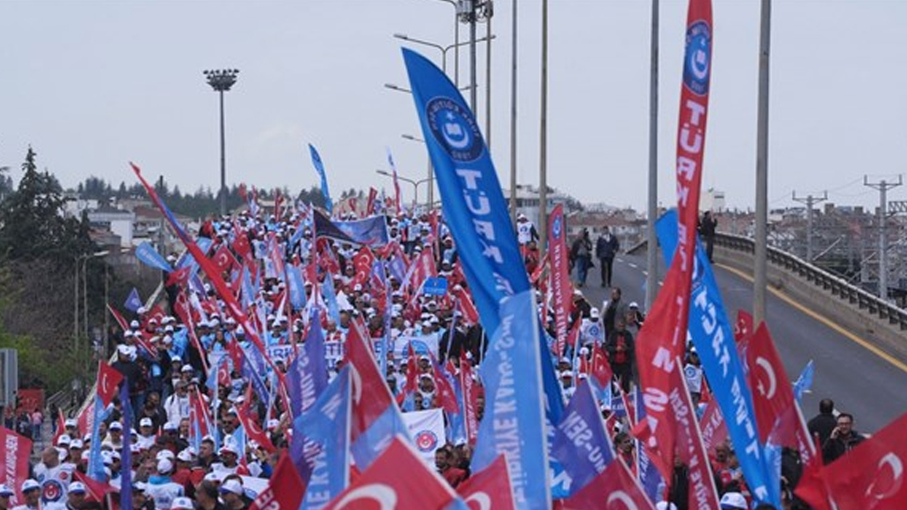 Milyonlarca memur ve emekli bu haberi bekliyor: Kamu-Sen’den bakanlığa “kırmızı çizgi” çıkartması