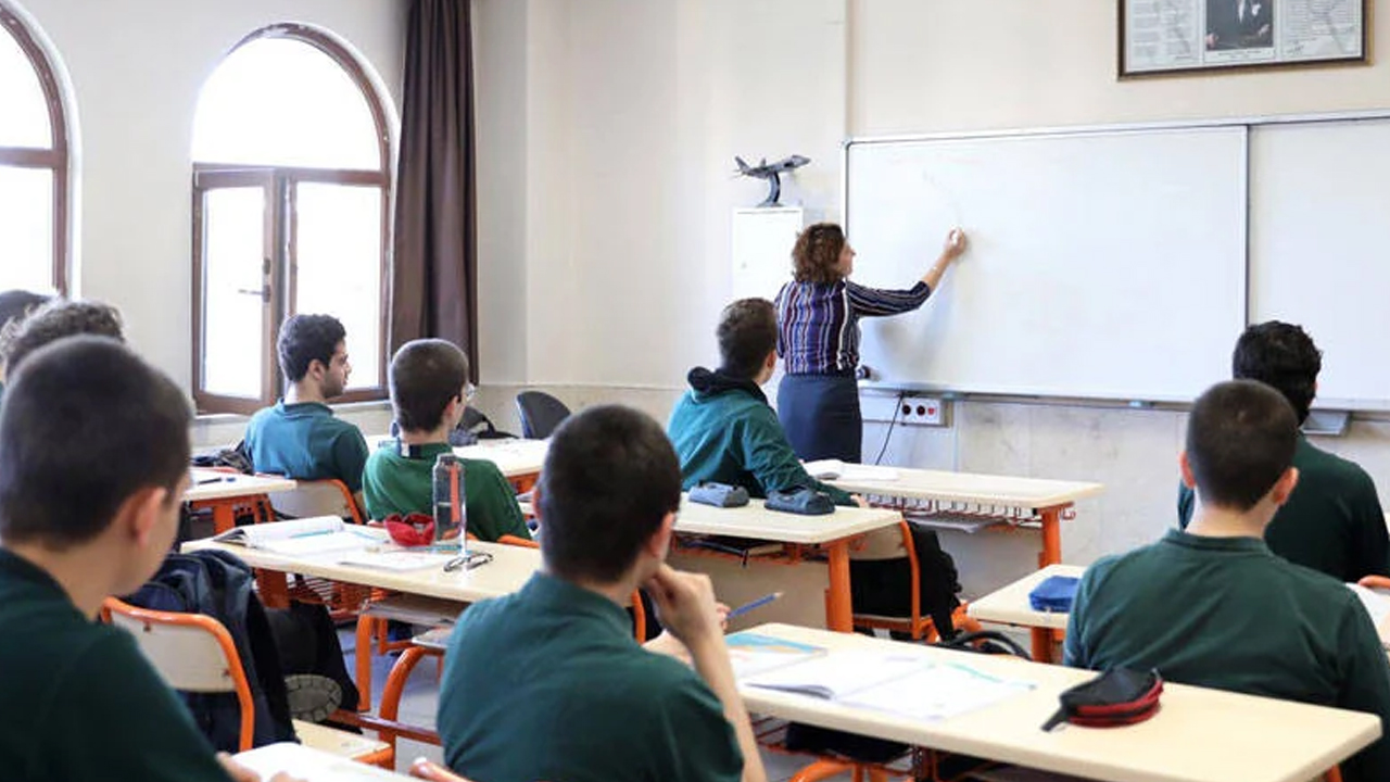 MEB’de öğretmenlere kritik uyarı: Bu davranışlara ağır cezalar geliyor!