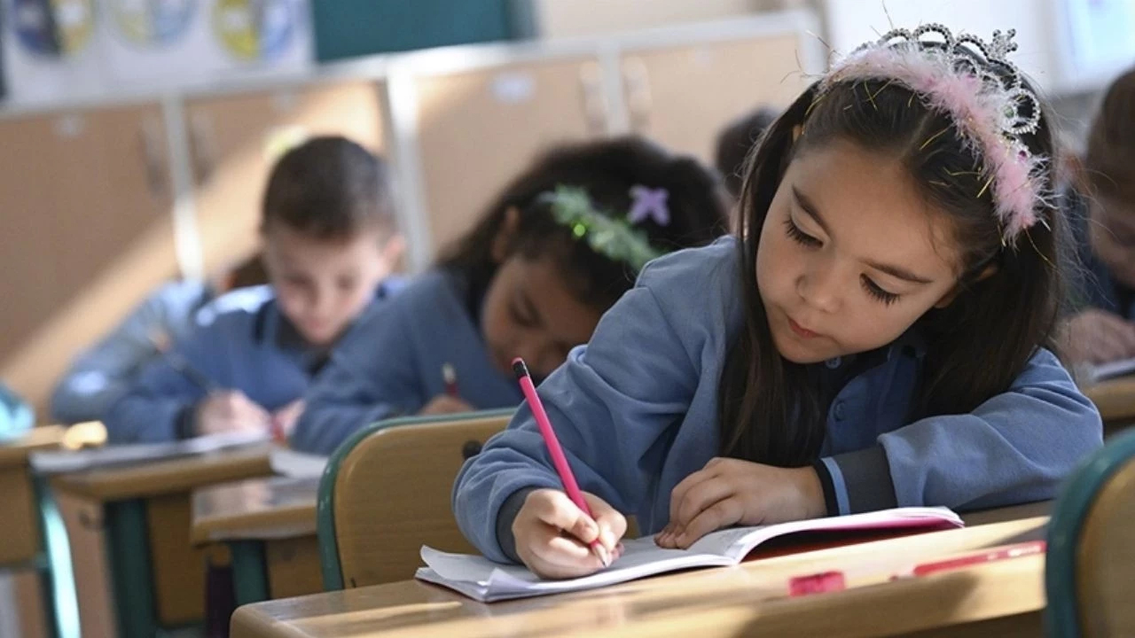 Öğrenciler dikkat! Milli Eğitim Bakanlığı duyurdu: Bir haftalık mola yarın başlıyor