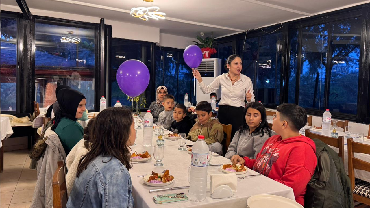 Hatay’da duygulandıran iftar: “Ülkem okuyor” gönüllüleri çocuklara umut oldu!