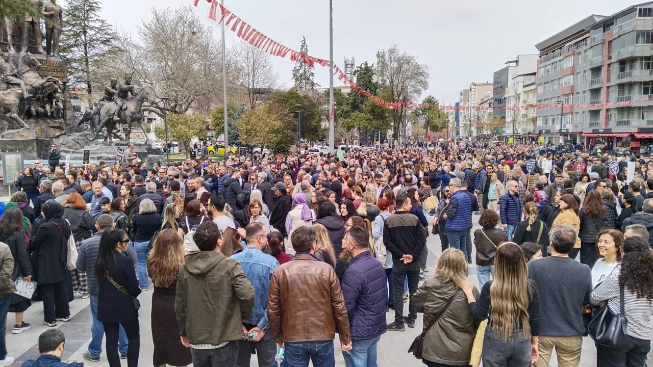 İş bırakma eylemine katılan öğretmen ceza alır mı? Haklar ve yasal süreç netleşti