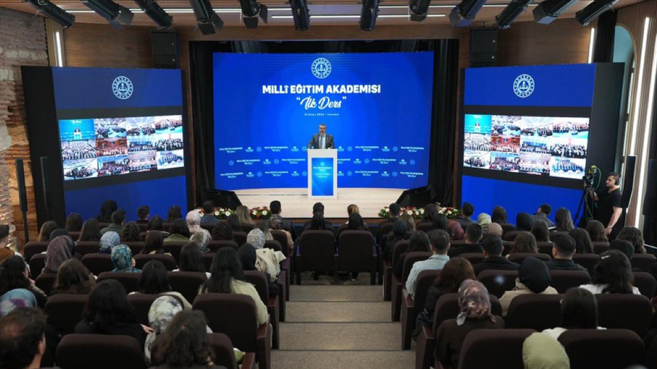 Bakan Tekin ilk dersi verdi: Millî Eğitim Akademisi eğitimi resmen başladı