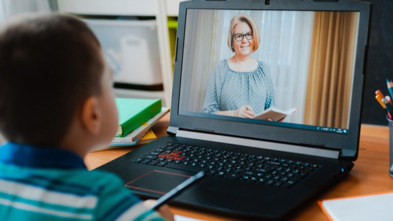 Resmi açıklama geldi! İran’da tüm okullar uzaktan eğitime geçiyor