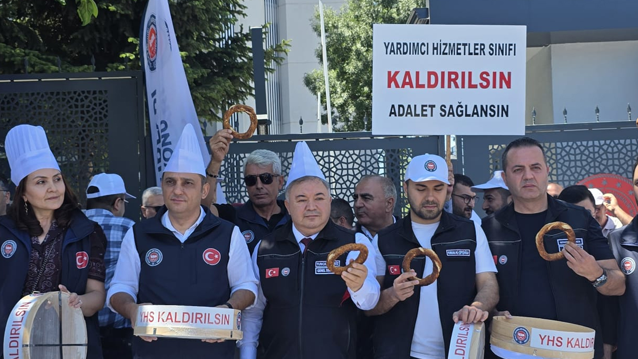 Yardımcı Hizmetler Sınıfı için bakanlık önünde sembolik eylem: “Unumuzu eledik, artık kadro istiyoruz”